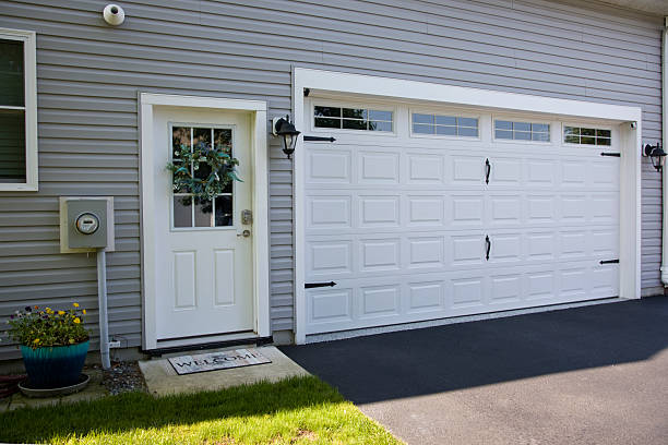 24/7 Emergency Garage Door Panel Replacement experts in Keweenaw County County, MI
